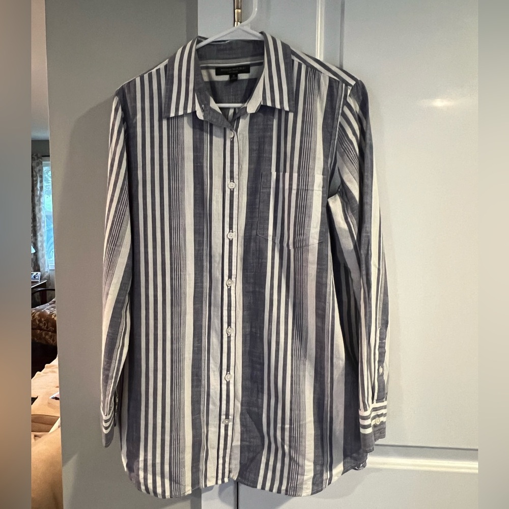 Women’s Banana Republic Button Down Shirt Size M